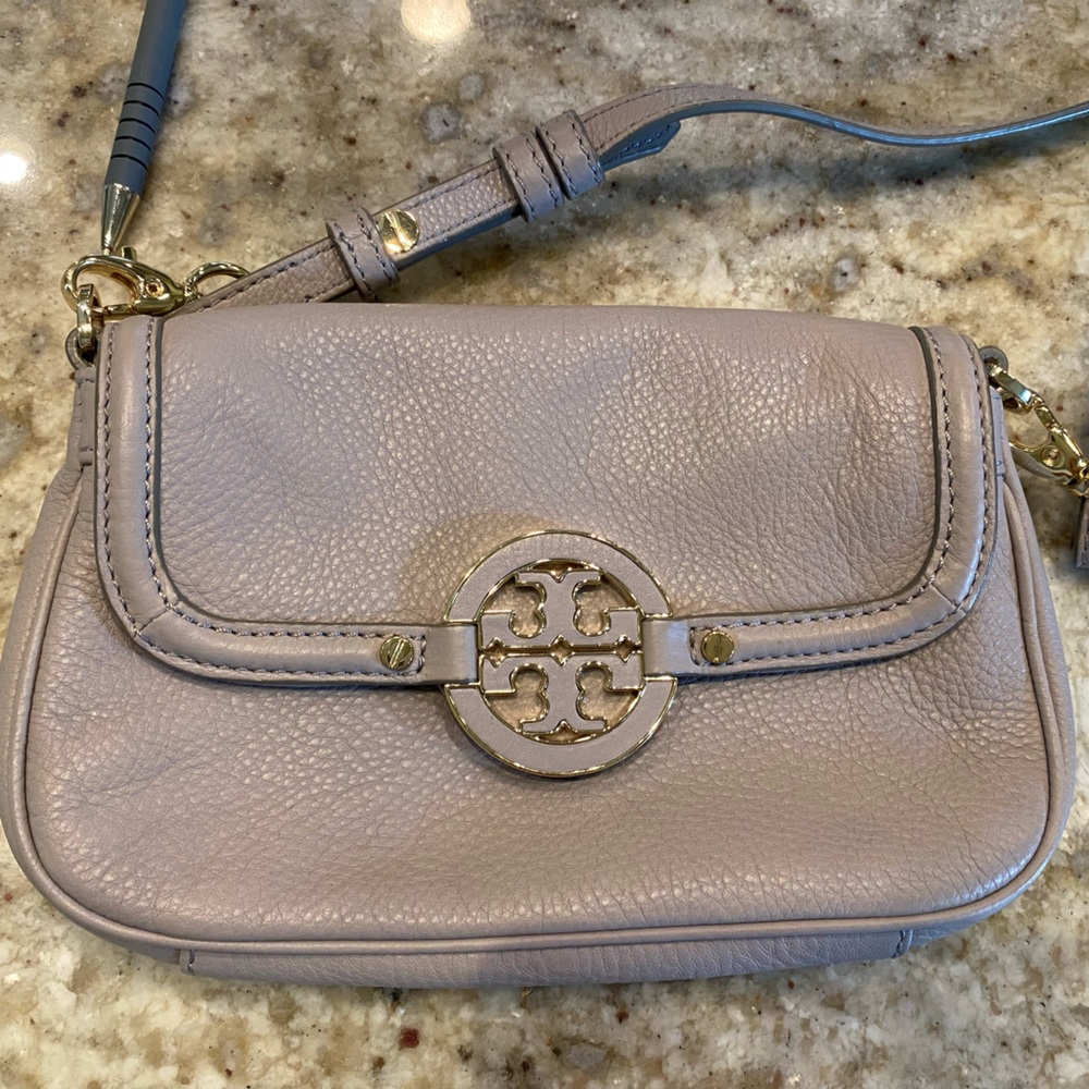 Tory Burch grey Amanda crossbody bag in excellent condition.